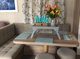 Pinto Holiday Home Oakdene Forest Park Passes Inc!, hotel i Ringwood