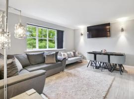 Penthouse Long Stay Gem Free Parking Ideal, hotel in Brookwood