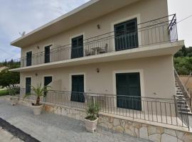 Anastassia's Apartment in Ipsos Corfu, bolig ved stranden i Análipsis