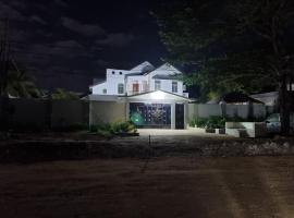 64 ZENJ HOUSE Luxury Airport B&B, Hotel mit Parkplatz in Mbweni