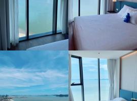 A La Carte Ha Long Bay Residence 2BR oceanview 32nd floor, apartemen di Ha Long