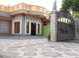Private Bali Artifac GuestHouse, guest house in Singaraja