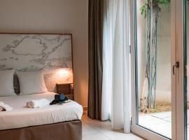 Saint-Maurice-dʼArdèche에 위치한 호텔 Hôtel du cros d'Auzon