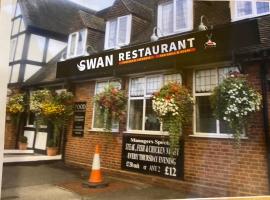 swan hotel resturant bar and grill, hotel di Wellington