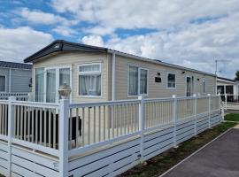Rye Harbour Holiday Park, hotel in Rye Harbour