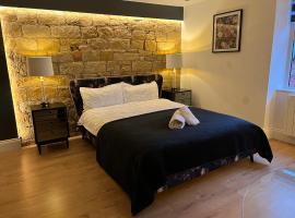 Luxury Grand Studio Apartment @3, hotel in Barnsley