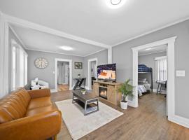 Stylish Luxury 3bd home in Down Town Royal Oak, cottage in Royal Oak