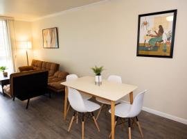 Stylish cozy 1 Bedroom Apartment in Ferndale MI, hotell i Ferndale