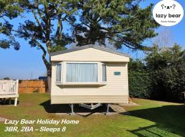 Charming 3-Bed Holiday Home in Poole Rockley Park, hotel em Poole