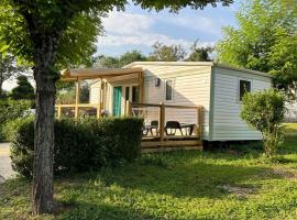 Camping Beaussement LIBERTY climatisé, campingplads i Chauzon