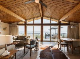 Newly reno Classic Lake Front Cottage with Dock, Hotel in Sylvan Lake