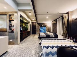 Old Town- mimi cozy studio *70 SQM good for family, hotel econômico em Bangkok