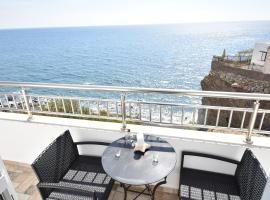 House with view sound of waves, apartment in Paránimfoi