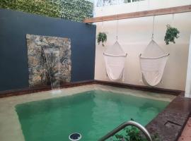 Golf Course View & Totally Private Pool, хотел, който приема домашни любимци, в Нуево Валярта