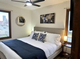 Capital Suite on 6th Street - King Bed / Downtown!, hotell i Springfield