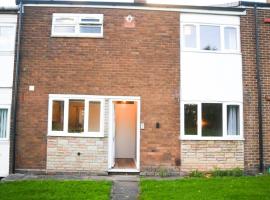 2ndHomeStays -Willenhall-Charming 3-Bedroom Home, feriehus i Walsall