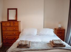 Rustic Cottage in Heart of Town, cheap hotel in Otley