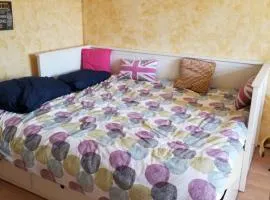 Chambre privée dans maison au calme