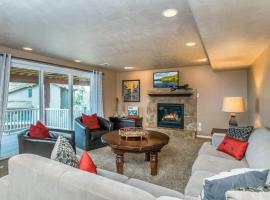 Wasatch Retreat in Draper with Mtn Views Theater and Hot Tub, hotel in Draper