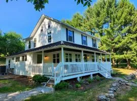 Pocono Farmhouse - Fully Renovated 1881 Home