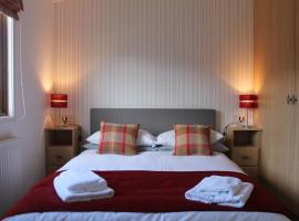 Luxury 3 bedroom lodge with free in lodge wifi，康福斯的飯店