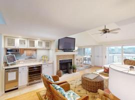 Views of Osprey Lake in Pelican Watch 4 Bedroom, hotel Pawleys Islandben