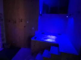 Viesnīca Gite le 159 avec sauna et jacuzzi pilsētā Vesseaux