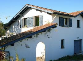 Izpi Urdin Holistic surfhouse, ξενοδοχείο σε Saint-Jean-de-Luz