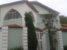 Casa com piscina, churrasqueira, fogão à lenha. SUL DE MINAS GERAIS