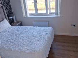 Stunning canal view 2 bedroom home with free parking, hotel dicht bij: Buile Hill Park, Manchester