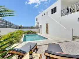 Villa Kiwi 3 min to the Beach with Private Magnesium Pool & Dive Rinse Tank