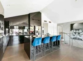 Modern spacious 3 bedroom penthouse in Enmore