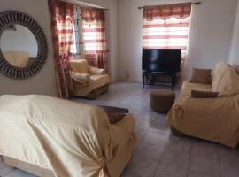 Super breezy cozynook !, hotel v destinaci Bridgetown