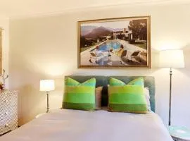 Rose Cottage - Right in town