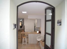 Apartamento Peralada, 2 dormitorios, 5 personas - ES-228-172, Hotel in Peralada