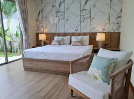 La Ville Phuket Pool Villa, hotell i Nai Yang Beach