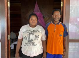 Dolphin Homestay, hostal o pensión en Tapokreng