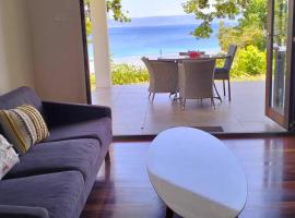 Dream Cove Cottage, 2 Bedroom, mökki kohteessa Port Vila
