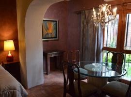 Hotel Art Gallery Casona de los Milagros, hotel poblíž Letiště Licenciado Miguel de la Madrid - CLQ, Colima