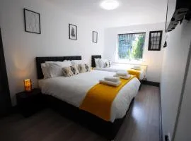 Contractors Wow3Beds off road Parking Town Centre