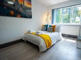Contractors Wow3Beds off road Parking Town Centre