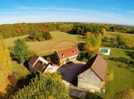 Charming Holiday Home in Montrichard with Pool, ställe att bo på i Bourré