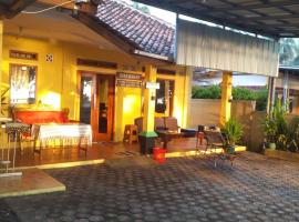 8 wolu homestay, vila v destinaci Batukaras