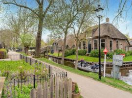 Lodge in Giethoorn with breakfast, departamento en Giethoorn