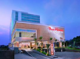 The Alana Hotel & Convention Center Solo by ASTON, hotell i Solo