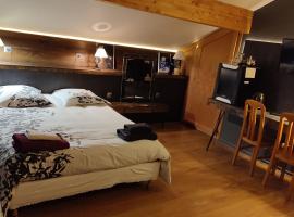 Logis auberge de la Poirie, bed and breakfast en Tendon