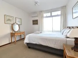12 Sea Lodge