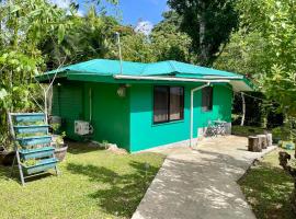 Ngermid Oasis Cozy 2 BD 1BA Home, Scenic View, Secluded, Beautiful Location, hotel v destinaci Koror