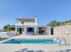 villa paradisia private swimming pool and jacuzzi, hotel in Kampos Paros