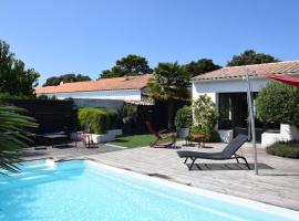 ALIZÉ grande maison avec piscine chauffée, hotel in Rivedoux-Plage